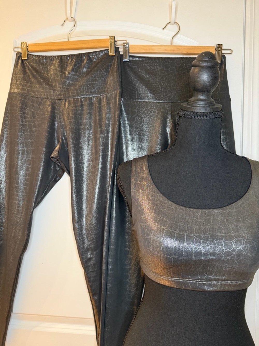 Onesie Metallic Charcoal High-Waist Leggings & sports bra, size M/L & S/M